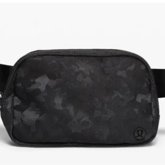 lululemon athletica Handbags - Lululemon Everywhere Belt Bag Jaguar Camo